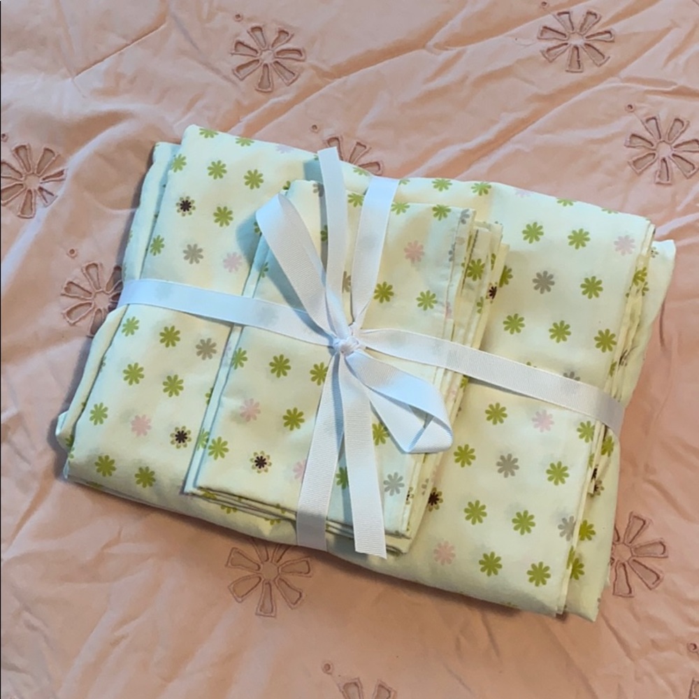 Target Bedding Set - Picture 7 of 7